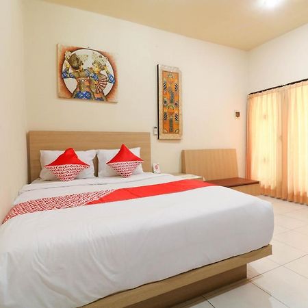 Oyo 2581 Ketut Smile Hotel Denpasar  Luaran gambar