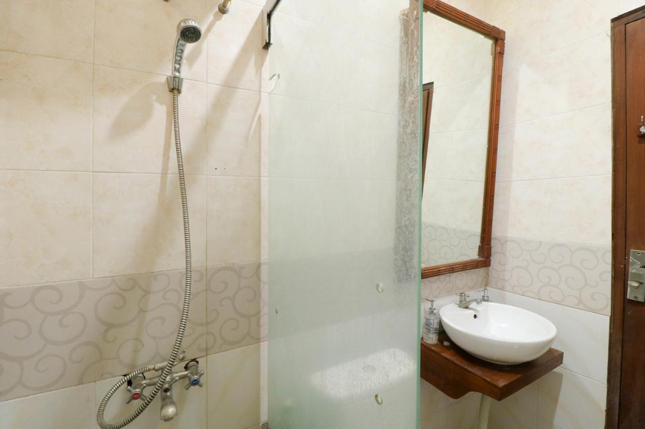 Oyo 2581 Ketut Smile Hotel Denpasar  Luaran gambar