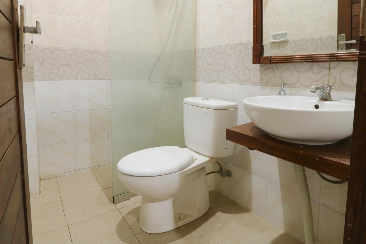 Oyo 2581 Ketut Smile Hotel Denpasar  Luaran gambar